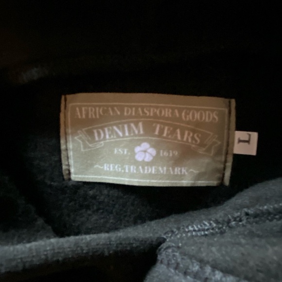 Denim tear sweater Large fits like medium - Picture 4 of 4